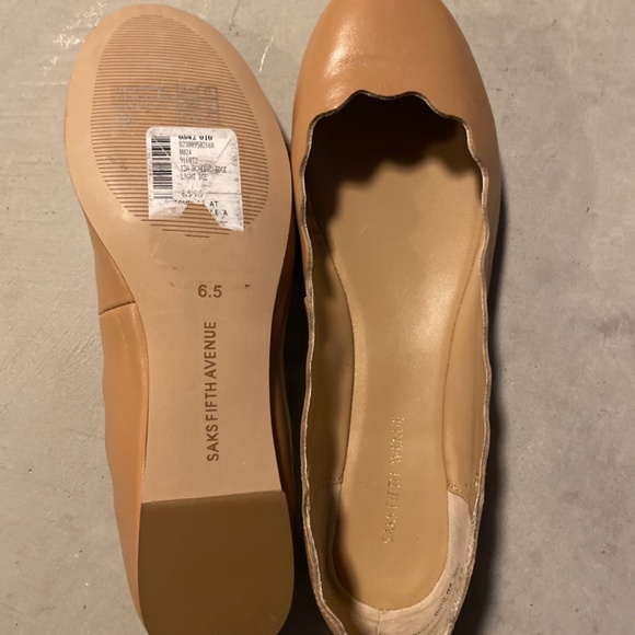 NEW Saks Fifth Avenue Iza Scallop Edge in tan - Picture 2 of 3